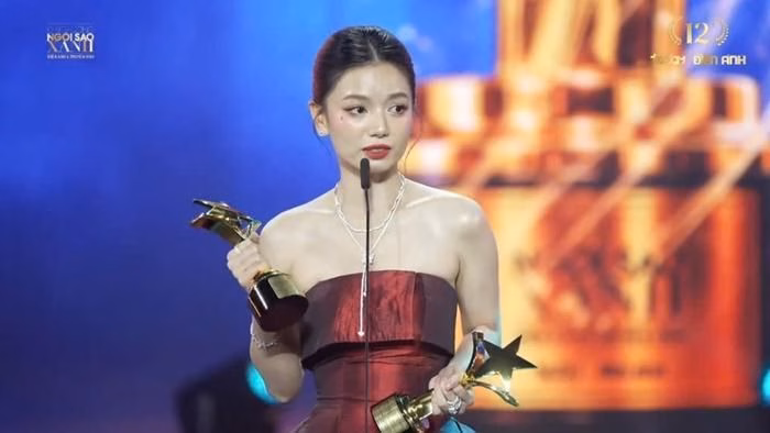 L&ecirc; Hạ Anh nhận giải Nữ diễn vi&ecirc;n phụ xuất sắc