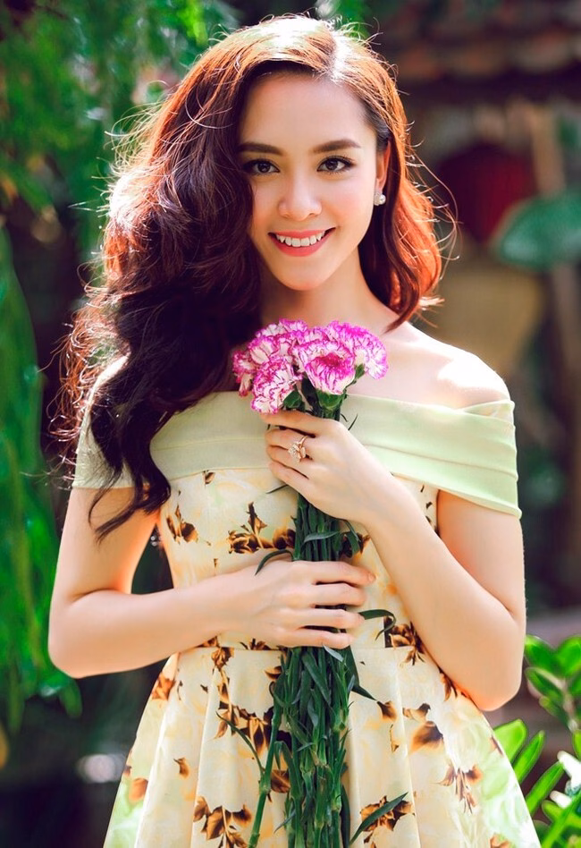 Á hậu Thiên Lý: Đặt gia đình lên hàng đầu Nàng Hậu Việt lấy chồng hơn 27 tuổi: Xuất thân gia đình tri thức, học cực giỏi, hiện sống "bí ẩn"- Ảnh 2.