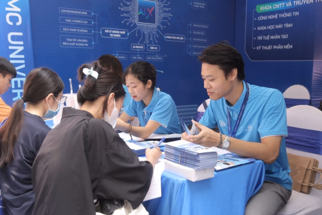 Áp lực điểm thi, teen cần bao nhiêu cái ôm từ gia đình? Dự đoán điểm chuẩn đại học năm 2025 mới nhất: Đây là những điều thí sinh cần lưu ý