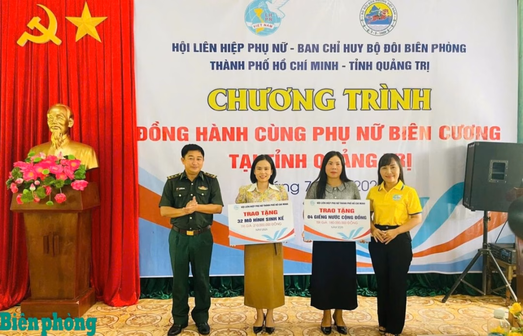Chương trình “Đồng hành cùng phụ nữ biên cương” ở Quảng Trị: 5 năm đồng hành phát triển kinh tế và nâng cao cuộc sống Cán bộ Quân y BĐBP khám, cấp phát thuốc miễn phí cho nhân dân xã Lìa, tỉnh Quảng Trị. Ảnh: Mạnh Hùng