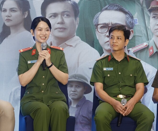 Diễn viên công an bốn mươi năm kinh nghiệm hé mở hậu trường phim Hình ảnh Hoàng Công năm 2018, được Ngọc Hà - bà xã hiện tại của NSND Công Lý - tìm đến phỏng vấn viết bài.