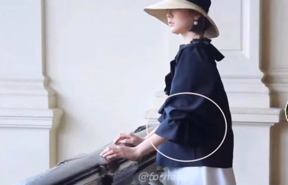 Cư dân mạng từng đồn đoán đây là khoành khắc khi cô bầu bí nhưng thực tế ảnh này được chụp trước khi Hải Tú về công ty Sơn Tùng