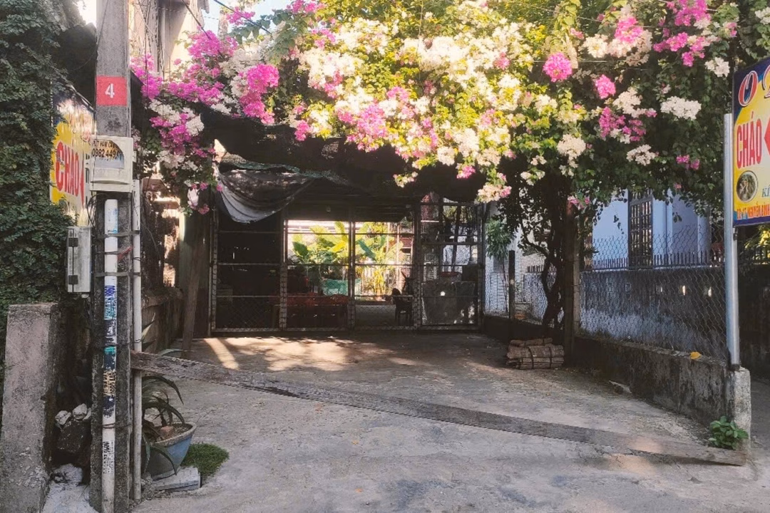 Huế tăng tốc phòng chống dịch liên cầu lợn sau loạt ca nhiễm và tử vong Nhiều tiểu thương chuyên kinh doanh thịt lợn ở Huế tạm thời chuyển mặt hàng để tồn tại (Ảnh: Gia Hoàng).