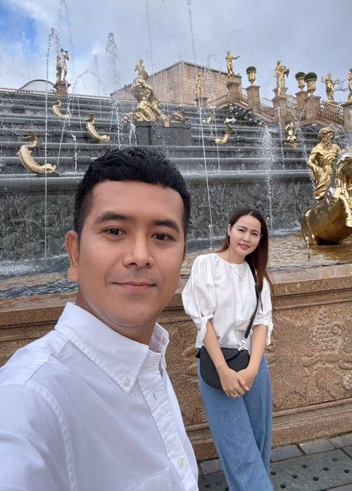 Hùng Thuận bất ngờ công bố loạt ảnh cưới ngọt ngào với vợ tại Đà Nẵng