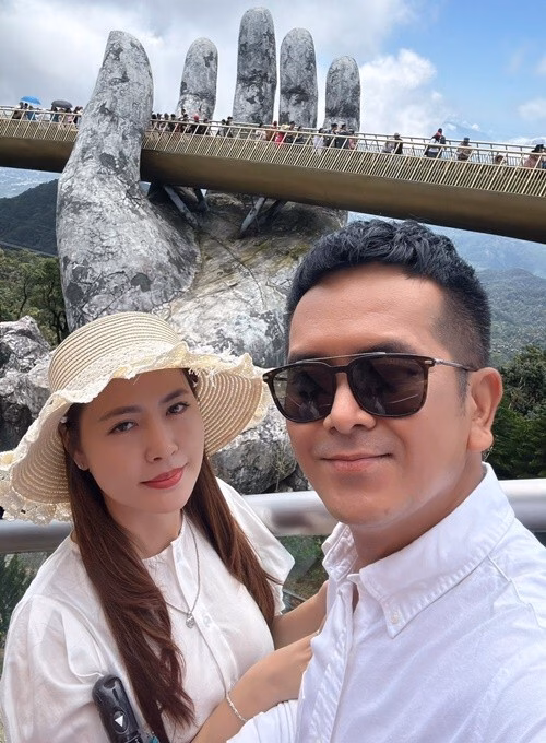 Hùng Thuận bất ngờ công bố loạt ảnh cưới ngọt ngào với vợ tại Đà Nẵng