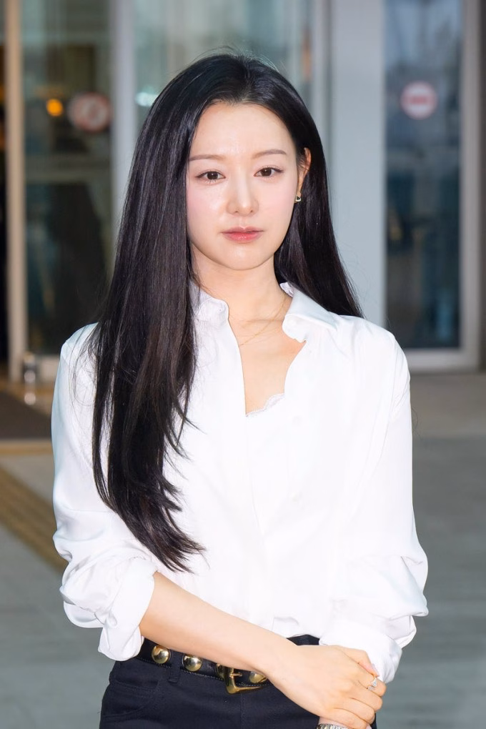 Kim Ji Won – Siêu sao thay đổi vượt thời gian với vẻ đẹp tự nhiên và tài năng diễn xuất ... và Kim Ji Won qua ống kính báo chí, tại sự kiện hồi tháng 7.