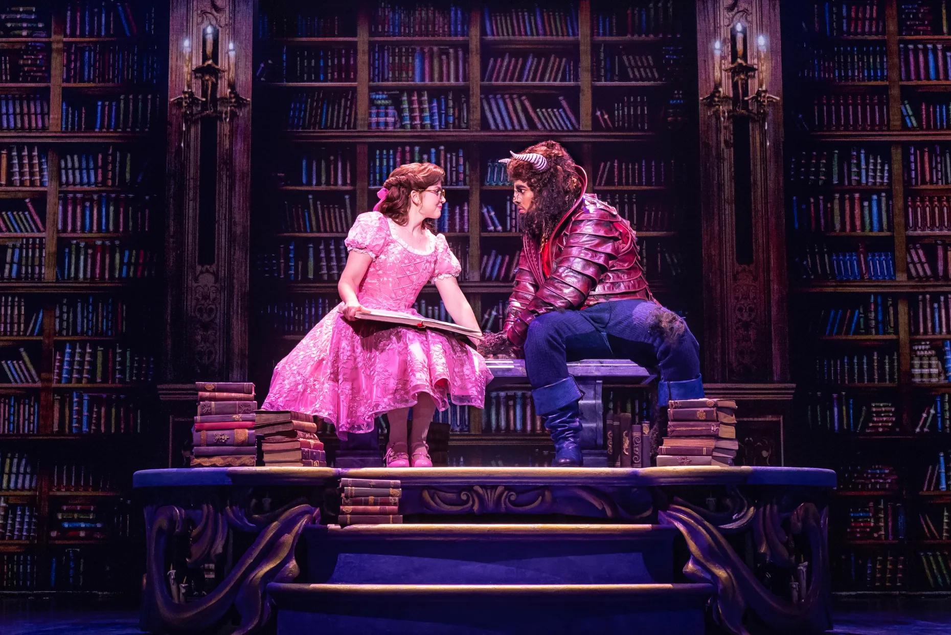 Kỷ niệm 30 năm: Vở nhạc kịch Đẹp như trong mơ lên sàn Broadway tại Chicago Broadway In Chicago’s “Disney’s Beauty and the Beast,” with Kyra Belle Johnson and Fergie L. Philippe/Photo: Matthew Murphy