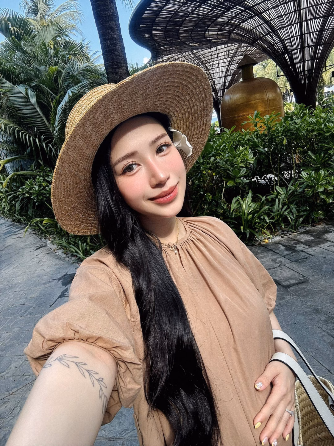 Mẹ bầu khoe style biển cực sang, khiến dân tình xuýt xoa không rời mắt Mẹ bầu amp;#34;hot nhất cõi mạngamp;#34; Joyce Phạm style đi biển cực cuốn - 9