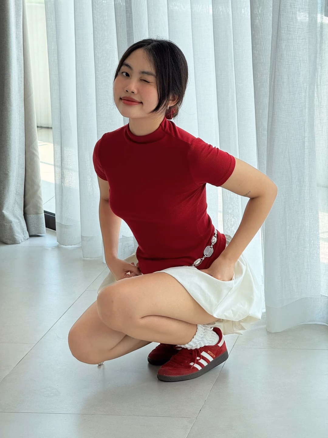 Đời thường, nữ ca sĩ chọn phong cách trẻ trung, năng động phù hợp với tuổi 22.