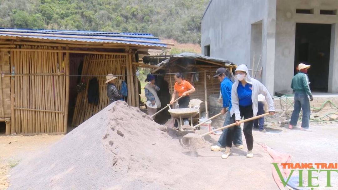 Sơn La: Nâng cao đời sống đồng bào dân tộc thiểu số qua chính sách an sinh xã hội Công tác chăm lo sức khỏe đồng bào dân tộc được quan tâm. Ảnh: Văn Ngọc