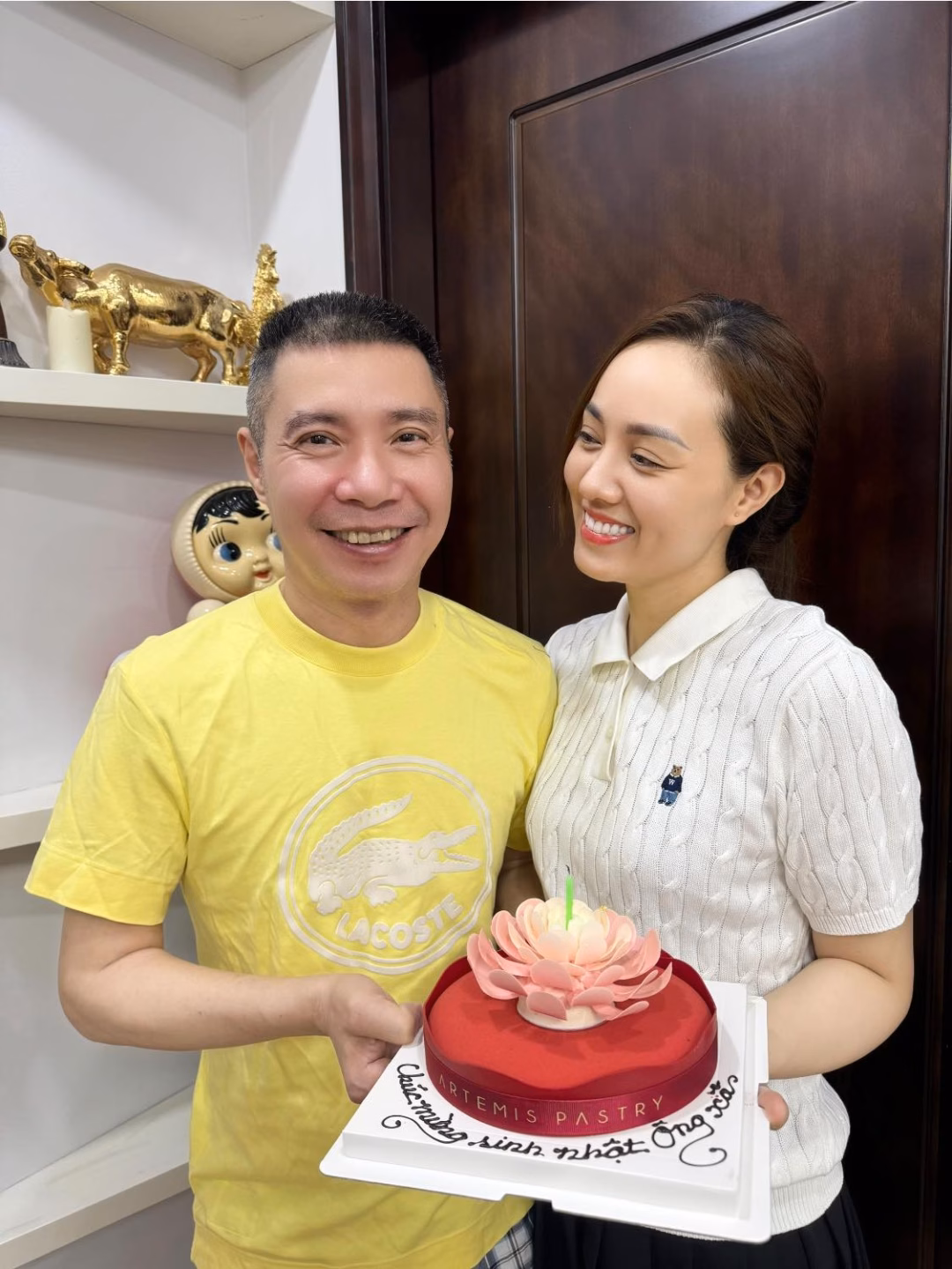 Vợ chồng NS Công Lý - Ngọc Hà đối diện với những sóng gió bằng tinh thần lạc quan và nắm tay nhau đồng hành trong cuộc sống