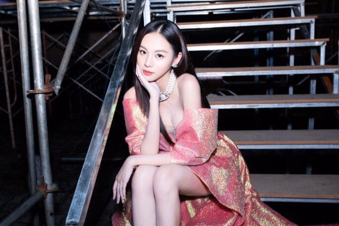 C. Phí Phương Anh