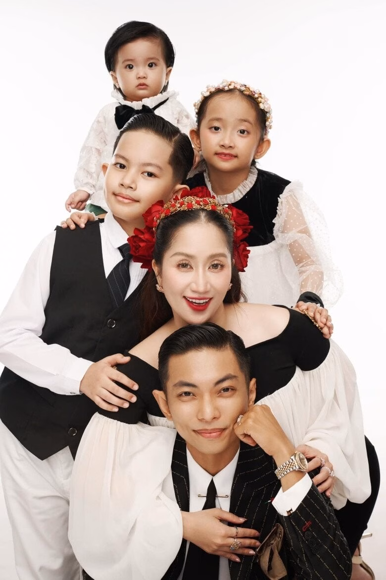 Các con của Phan Hiển - Khánh Thi đều sớm bộc lộ năng khiếu nghệ thuật.