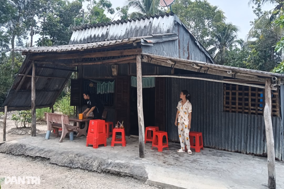 Dân trí tặng nhà nhân ái cho gia đình khó khăn Ngôi nhà cũ trước đây của ông Tính (Ảnh: H.H).
