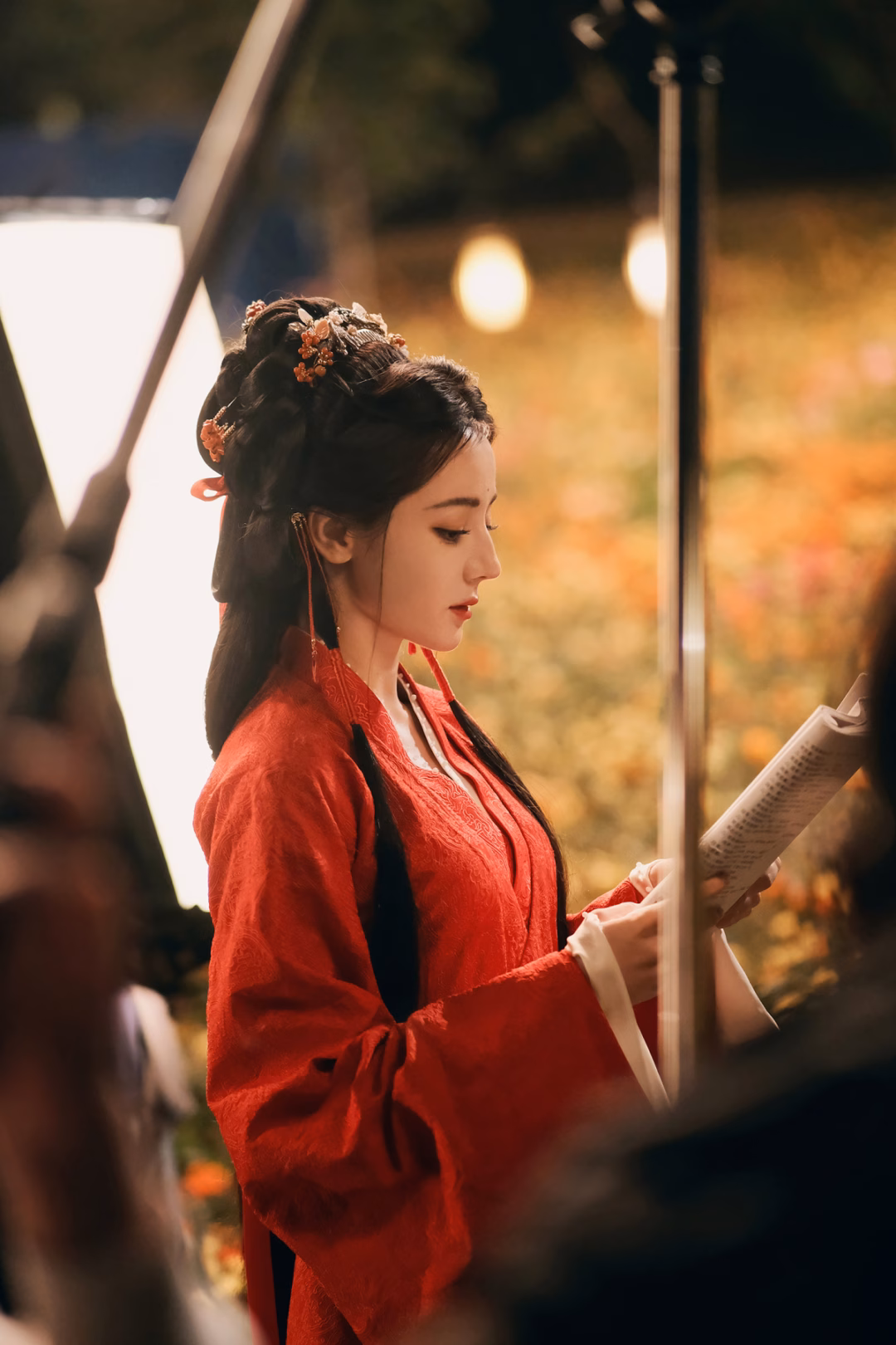 Địch Lệ Nhiệt Ba xuất sắc với tạo hình Quỷ vương trong Mộ tư từ