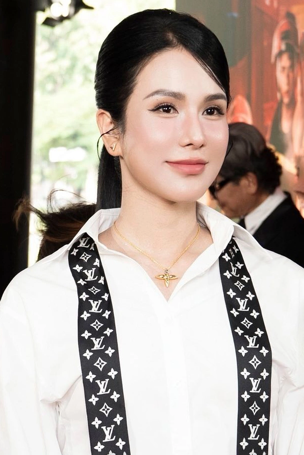 Diệp Lâm Anh khoe style ‘quý cô’ tại họp báo chương trình thực tế
