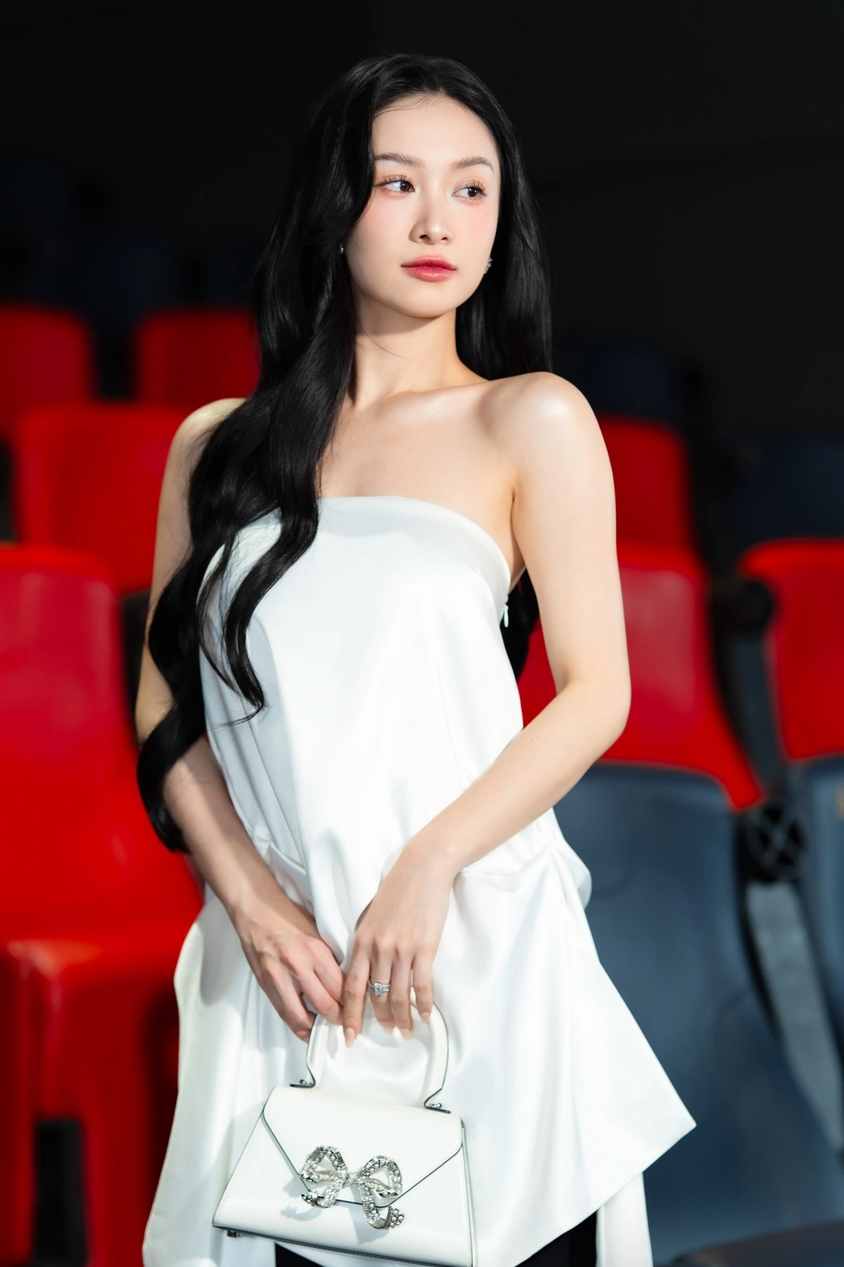 Dustin Nguyen tái xuất màn ảnh Việt với vai chính trong phim ‘Song hỷ lâm nguy’ Jun Vũ trở lại điện ảnh sau thời gian dài chủ yếu đóng phim truyền hình.