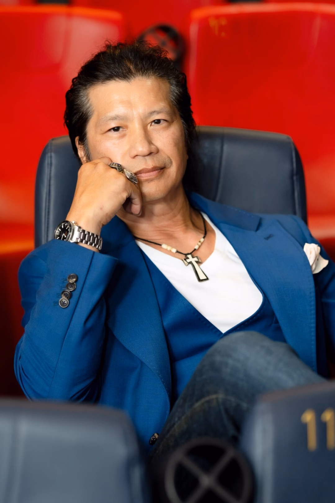 Dustin Nguyen tái xuất màn ảnh Việt với vai chính trong phim ‘Song hỷ lâm nguy’ Hai năm qua, Đinh Y Nhung liên tục xuất hiện trên màn ảnh, trong đó có hai phim 'Lật mặt 7: Một điều ước' và 'Điều ước cuối cùng' đều đạt doanh thu tốt.