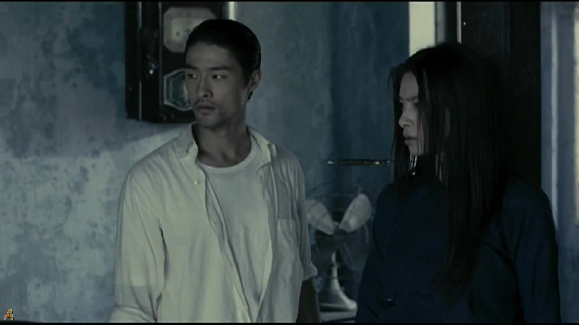 Dustin Nguyễn trở lại với vai chính trong phim hài Song hỷ lâm nguy Dustin Nguyễn đối đầu Johnny Trí Nguyễn trong phim "Dòng máu anh hùng". Video: Đoàn phim cung cấp