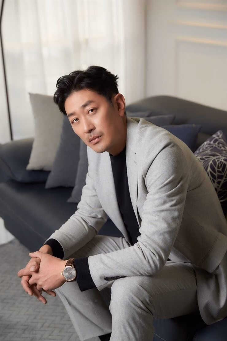 Hà Jung Woo gây sốc với hành động thô tục trên Instagram, fan yêu cầu lên tiếng xin lỗi Hình tượng của "ông hoàng phòng vé" xấu càng thêm xấu trong mắt công chúng