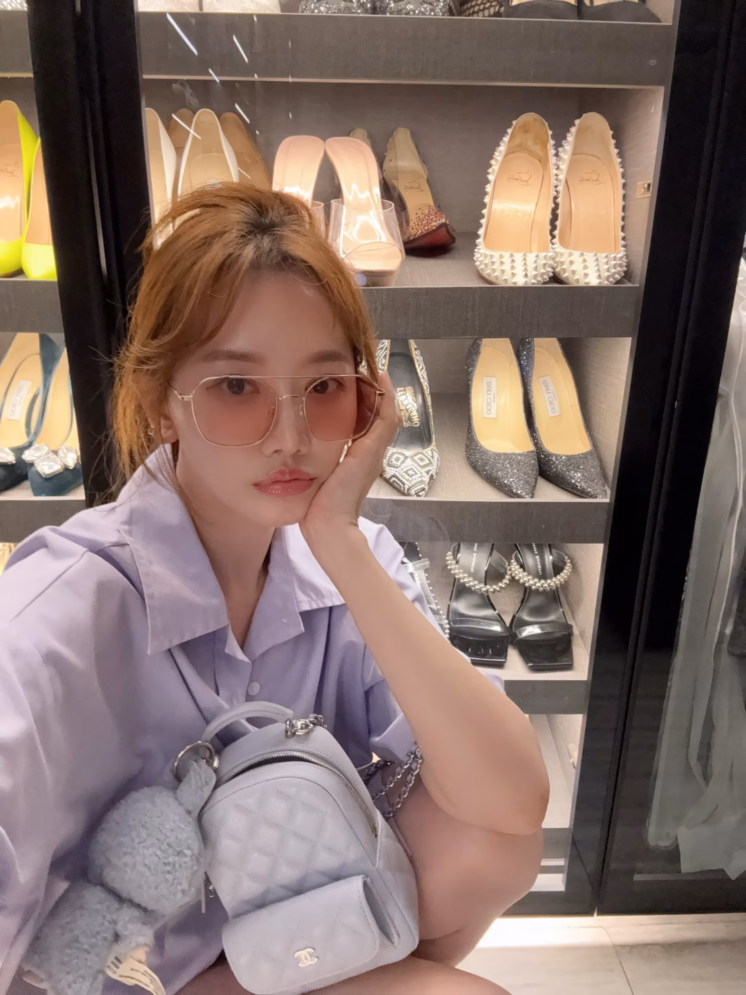 Hari Won khoe khéo tủ giầy hàng hiệu trong căn hộ bạc tỷ.
