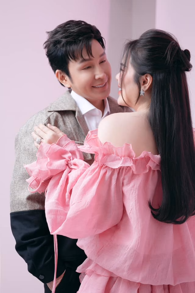Lần đầu làm bố, NSƯT Vũ Luân rất kỹ tính, cưng vợ như trứng.