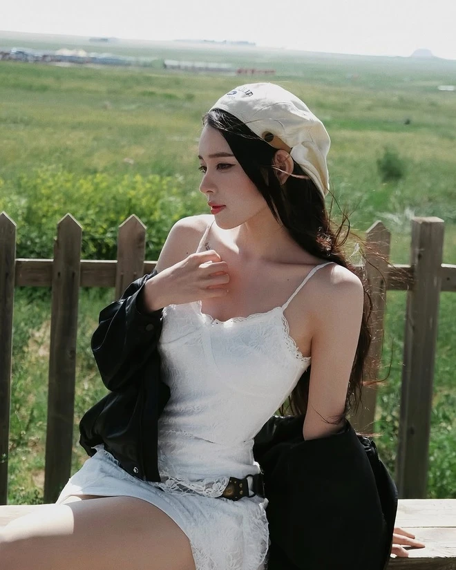 Hot girl giảm cân thành công, chia sẻ cuộc sống với cầu thủ Văn Thanh sau ‘dao mổ’ Hình ảnh mũi của Bích Hạnh năm 2015 và hiện tại.