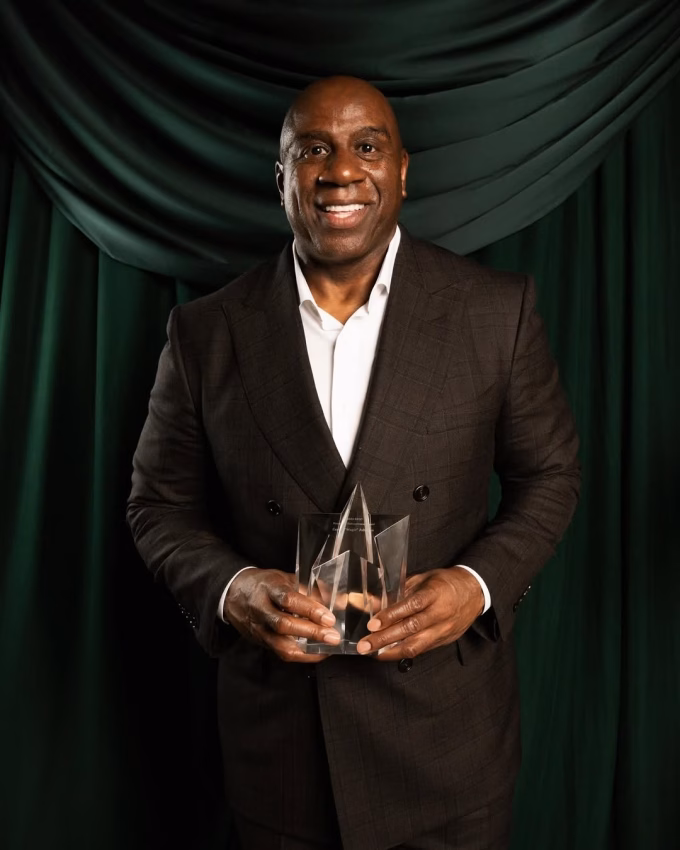 Kỳ vọng nhận 5,2 tỷ USD nếu chọn đầu tư với Nike thay vì Converse, Magic Johnson thành tỷ phú nhờ cách nào? Johnson tại sự kiện dành cho doanh nhân hôm 2/5. Ảnh: IG Magicjohn