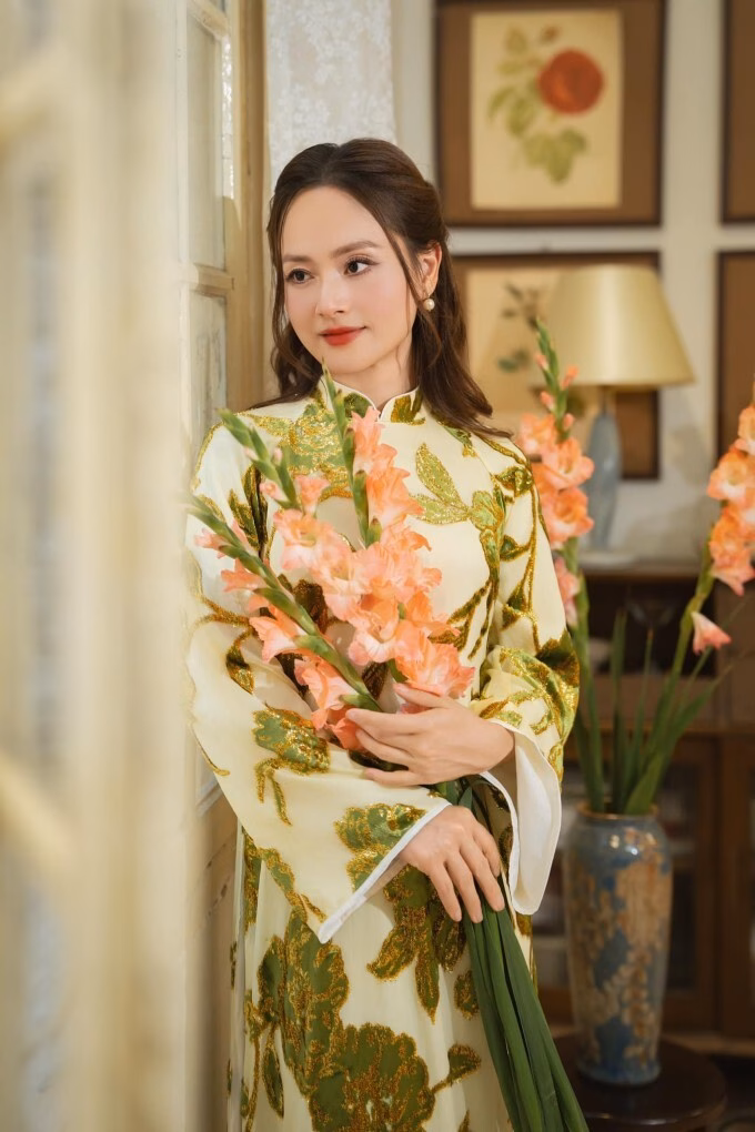Lan Phương vượt qua trầm cảm sau ly hôn: Chạy bộ tìm năng lượng mới Bắt đầu từ các cuộc chạy ngắn với mục đích rèn luyện sức khỏe, Lan Phương dần chinh phục cự ly 5 km rồi 10 km tại giải chạy tổ chức ở Hà Nội và các tỉnh lân cận. Cô gọi việc luyện tập thể thao cũng giống như thở sâu hơn mỗi sáng là khởi đầu cho việc bước ra khỏi vùng an toàn của bản thân trong giai đoạn "có những nỗi buồn không gọi thành tên".