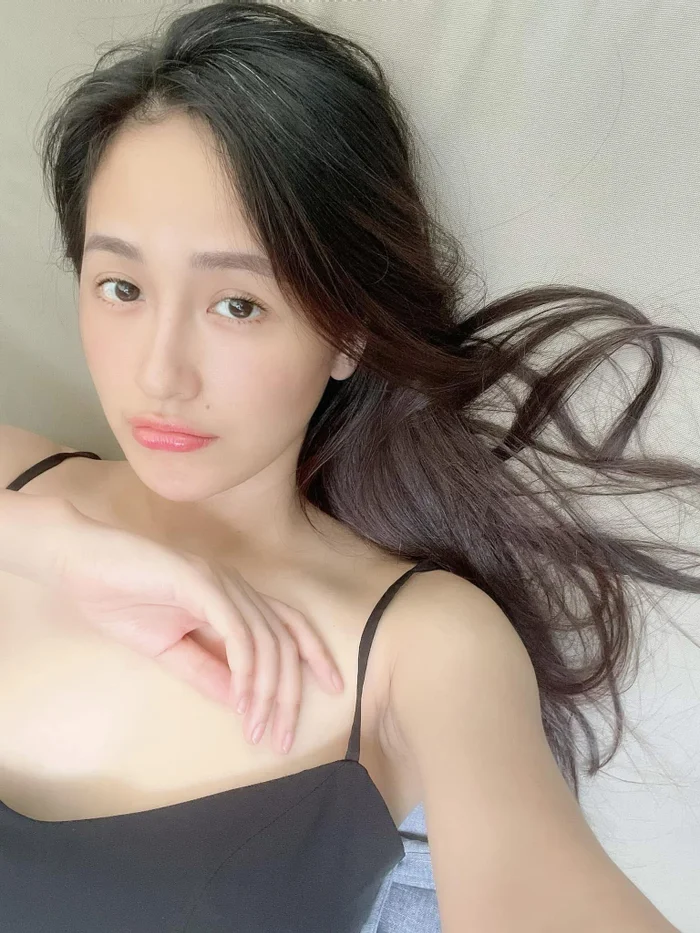 Mai Phương Thúy bất ngờ đăng ảnh cũ, khiến fan trầm trồ Mái tóc của Mai Phương Thúy hiện đã bắt đầu xuất hiện tóc bạc. Ảnh: FBNV