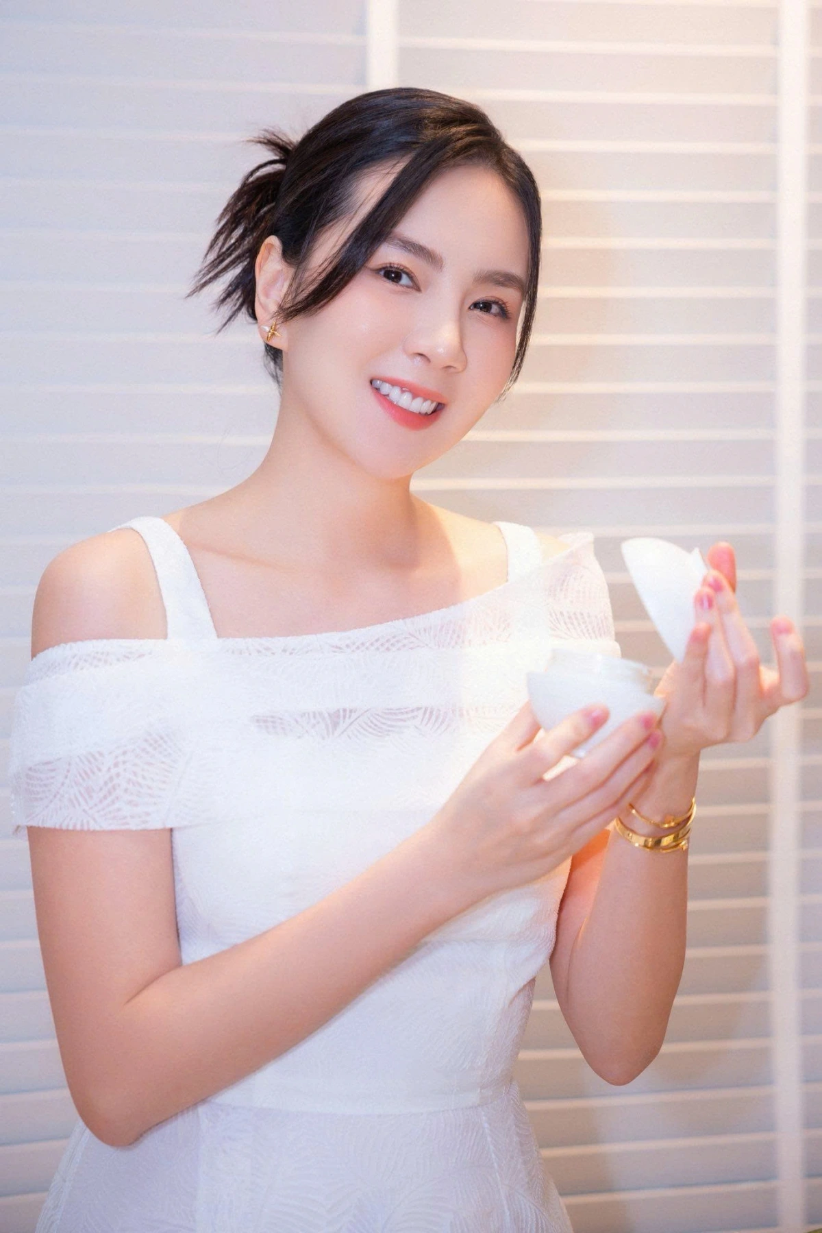 MC Mai Ngọc hé mở hôn nhân viên mãn sau nhiều biến cố hôn nhân lần 2 viên mãn của mc mai ngọc hình ảnh 2
