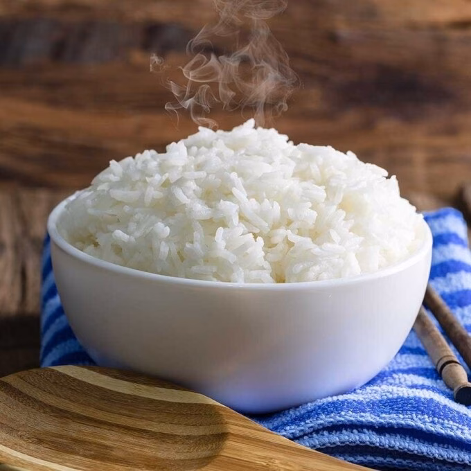 Vải thiều chứa hàm lượng đường lớn, dễ gây tăng cân nếu ăn không kiểm soát.