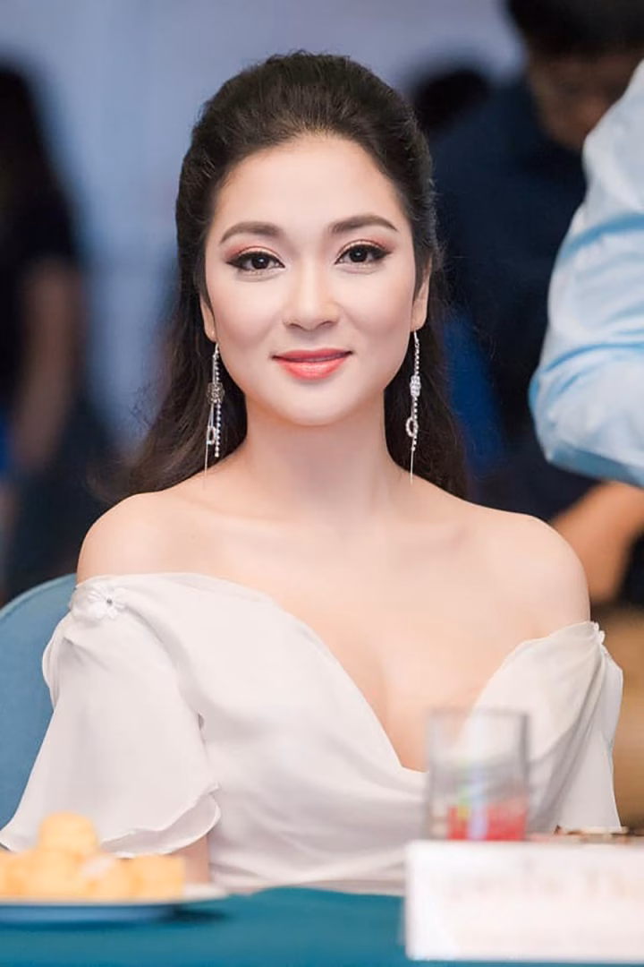 Hoa hậu Việt Nam cạo trọc đầu để đóng phim, diễn cảnh nóng khi bị zona thần kinh bây giờ ra sao?- Ảnh 4.