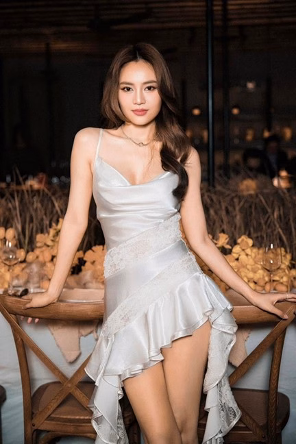 Ninh Dương Lan Ngọc gây sốt với mái tóc ngắn mới Ninh Dương Lan Ngọc vốn quen thuộc với hình ảnh nữ tính trong mái tóc dài. Ảnh: FBNV.