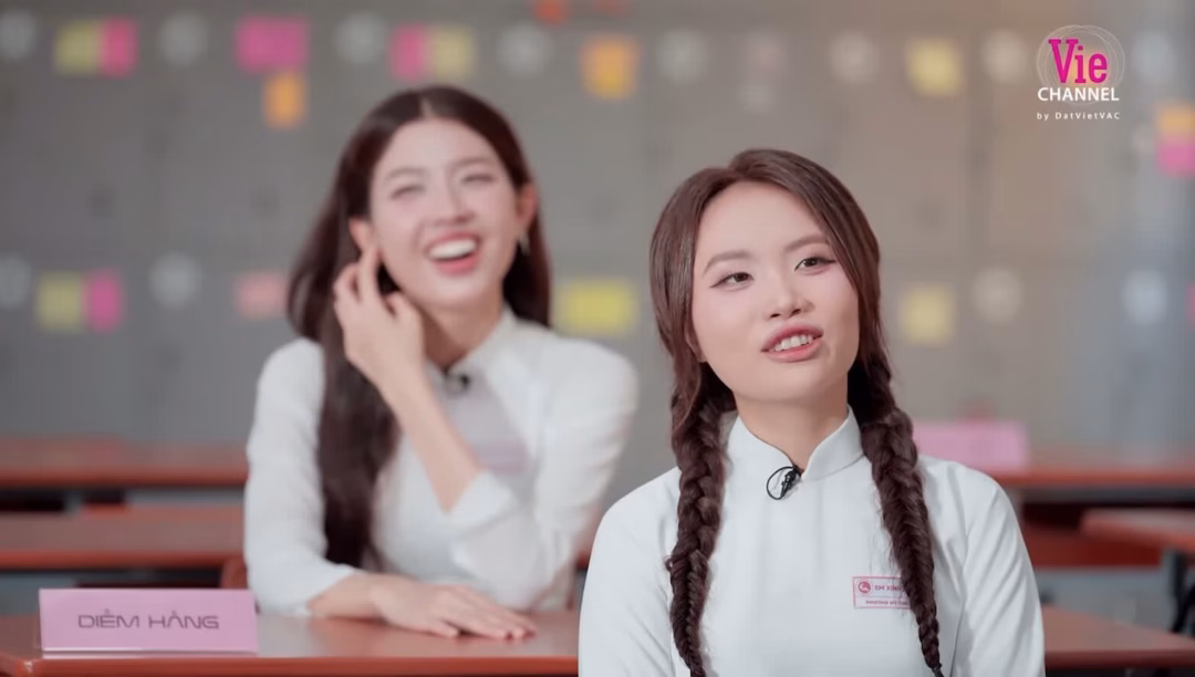 Phương Ly bị đồng đội liên tục dí dỏm về tình ái với Bâus và Binz Phương Ly và Andree liên tục bị soi nhiều hint hẹn hò