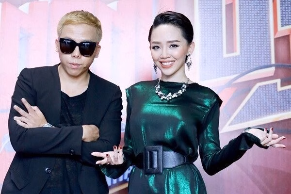 Tóc Tiên và chồng producer Hoàng Touliver có dấu hiệu rạn nứt? Tóc Tiên thường đăng ảnh chụp một mình, vắng bóng ông xã.