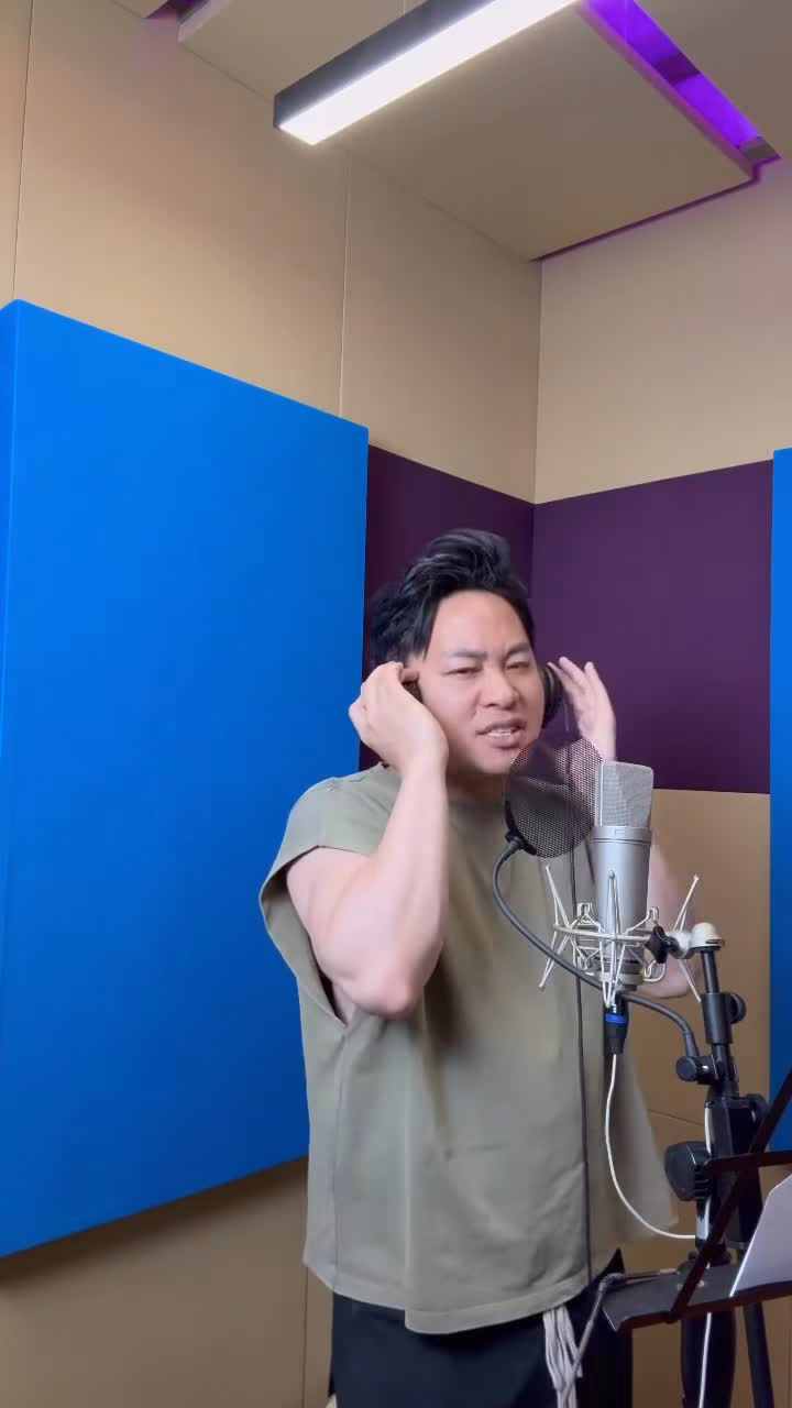 Nghe Tùng Dương hát một đoạn bài Viết tiếp câu chuyện hòa bình - Clip: FB Tùng Dương