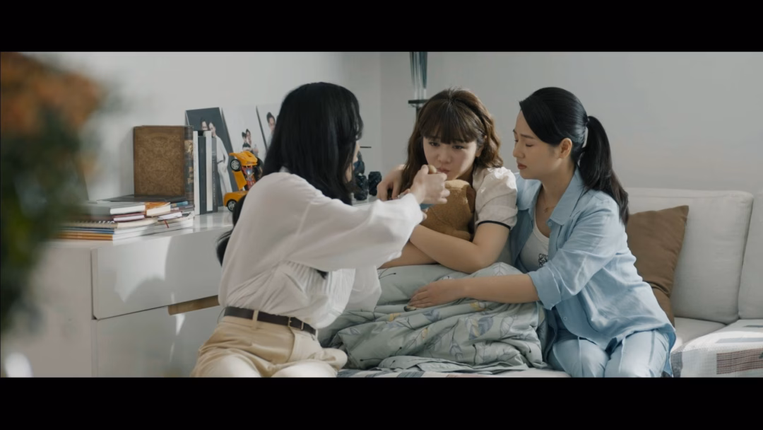 Gió Ngang Khoảng Trời Xanh: Bộ Phim Về 3 Phụ Nữ Hiện Đại Và Nhan Sắc Bộ xoay quanh cuộc sống của ba người phụ nữ hiện đại: Mỹ Anh, Trúc Lam và Châu Ngân.