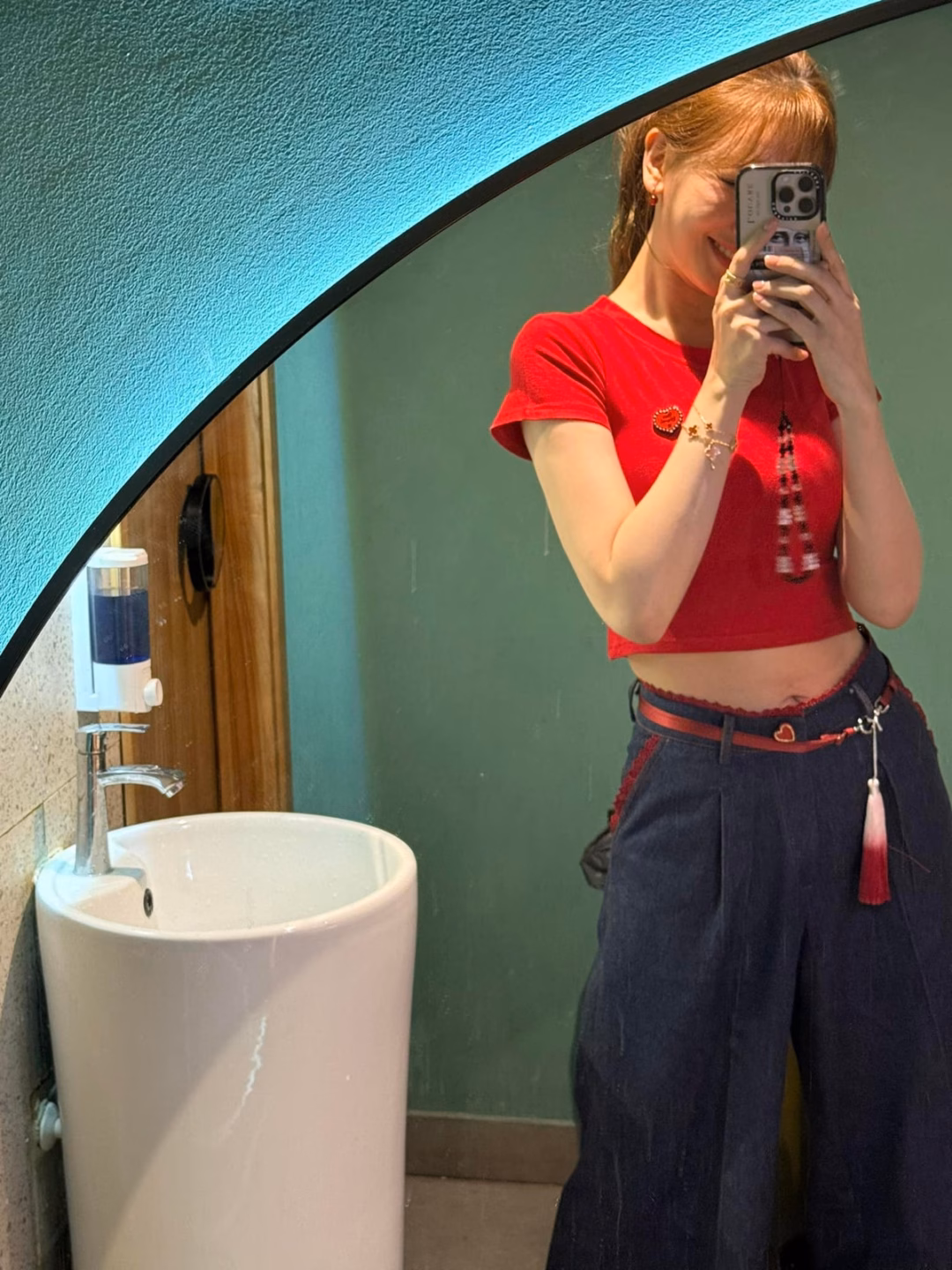 Hari Won khoe style đường phố ở Thổ Nhĩ Kỳ, bất ngờ với visual ở tuổi 40