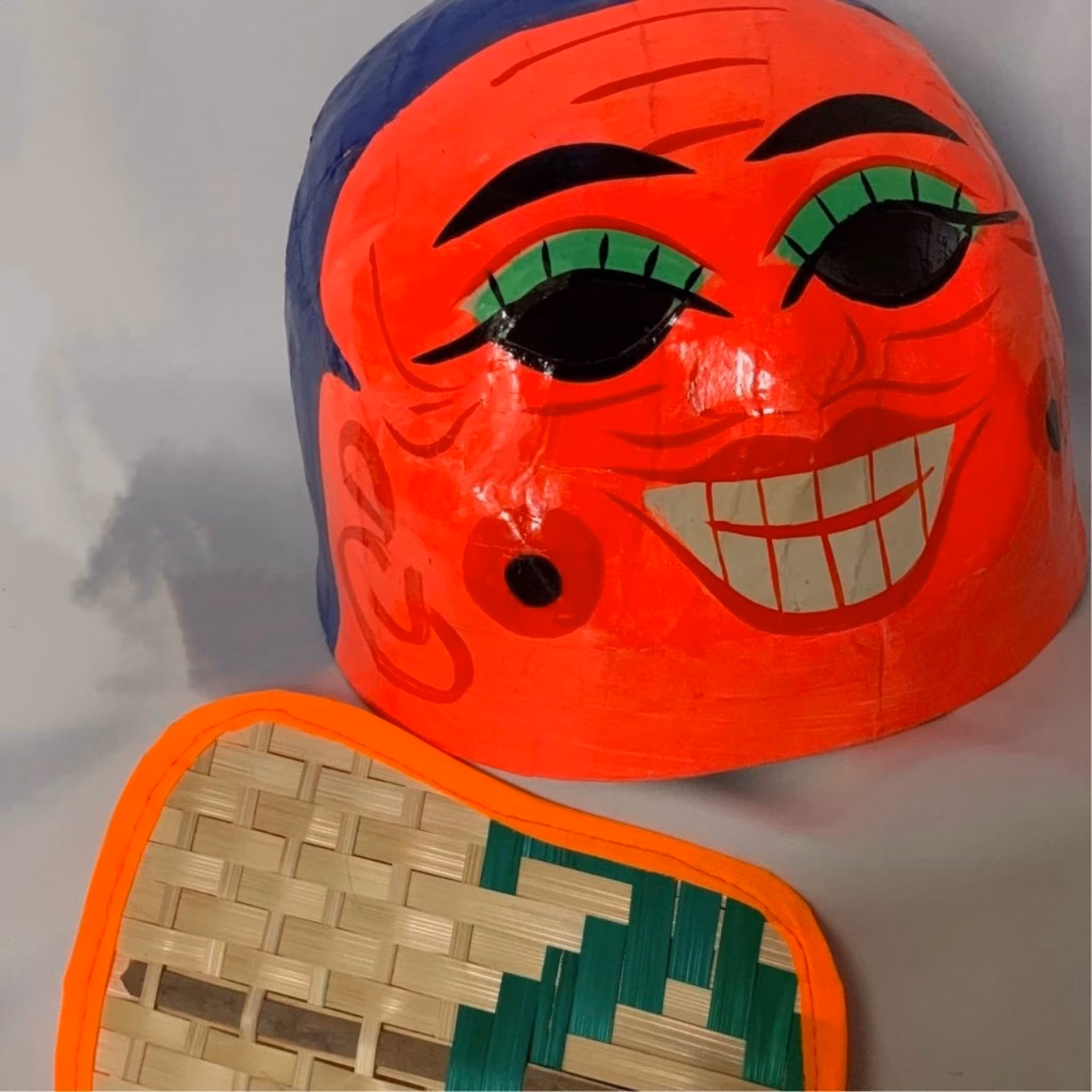 Mặc áo ông địa kèm quạt cho bé có thực sự giúp con thoải mái hơn trong mùa hè?