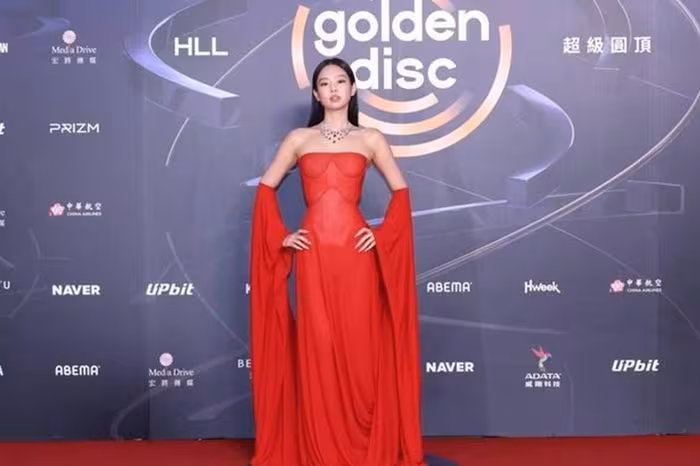Jennie (BLACKPINK) tỏa sáng tại Golden Disc 40: 3 giải, 3 lần lên sân khấu