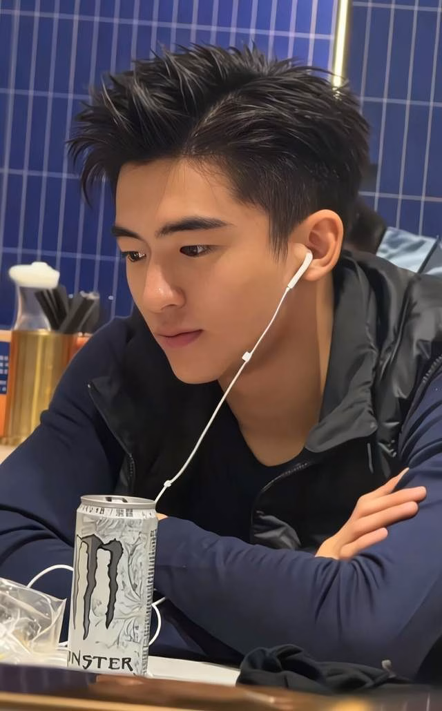 Lucas tại buổi biểu diễn của cha Lucas tại buổi biểu diễn của cha