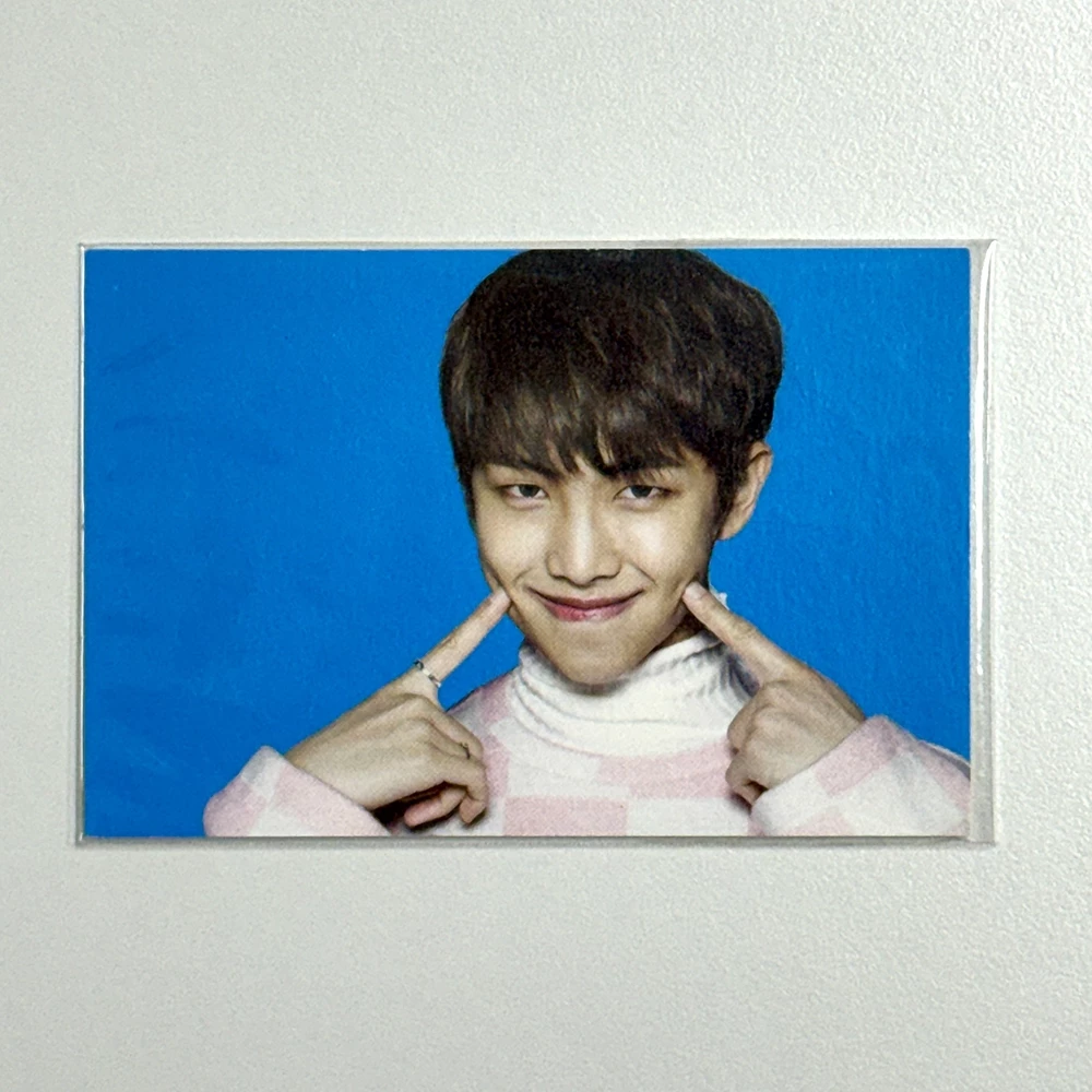 Làm thế nào để phân biệt photocard chính hãng BTS và hàng giả – kinh nghiệm từ người hâm mộ