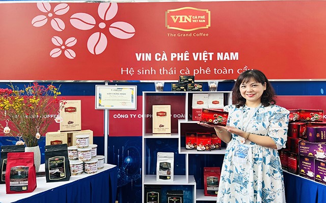 Hàng nghìn người thăm gian hàng của Vin Cà Phê Việt Nam tại Bình Dương