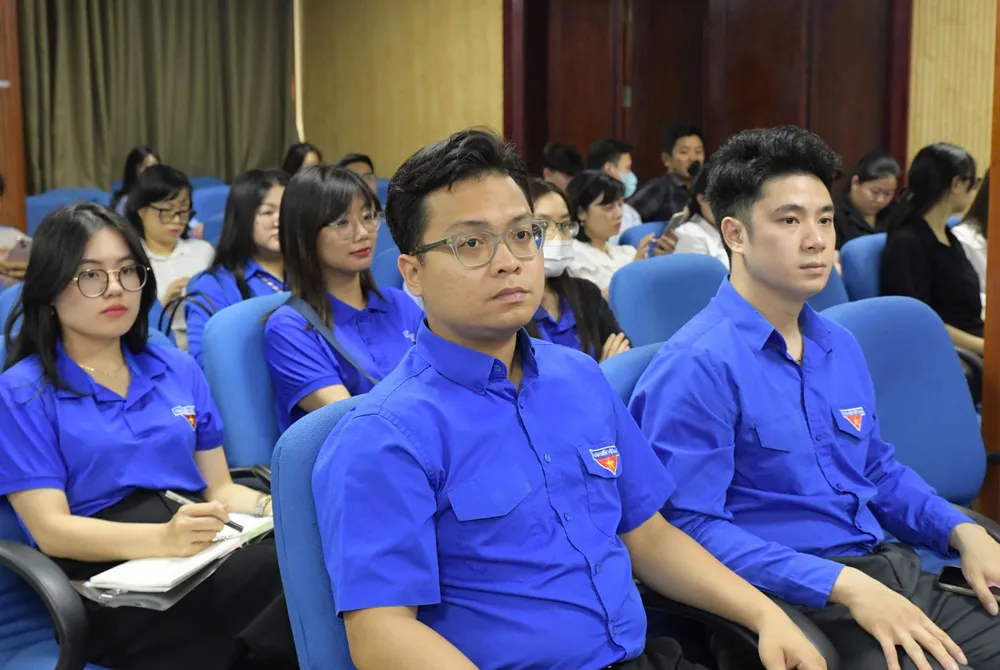 Những cán bộ Đoàn, hội tham gia tập huấn sử dụng AI Những cán bộ Đoàn, hội tham gia tập huấn sử dụng AI ngày 29-5
