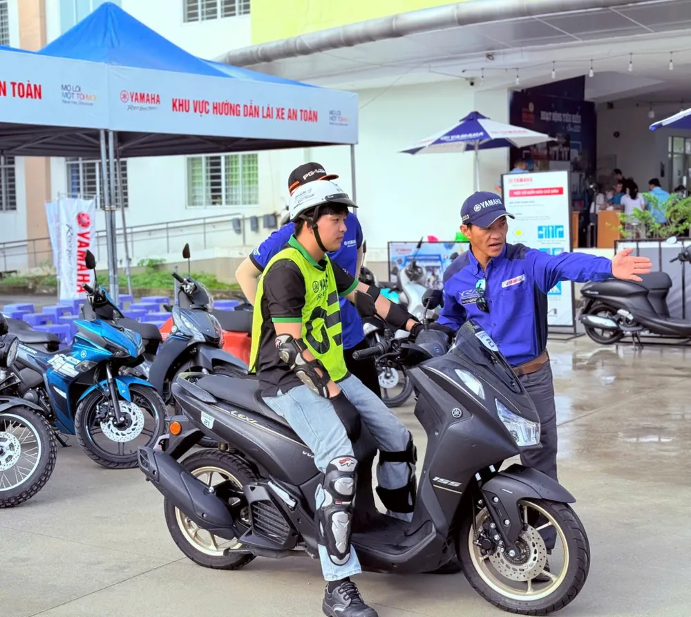 Hướng dẫn lái xe an toàn Công nhân được hướng dẫn lái xe an toàn