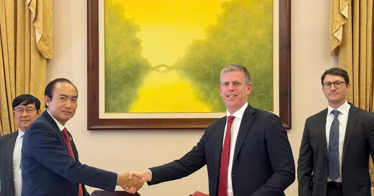 Lễ ký kết hợp tác giữa Vietjet và AV AirFinance Phó Tổng giám đốc Vietjet Tô Việt Thắng và Tổng Giám đốc điều hành AV AirFinance Stephen Murphy ký kết thoả thuận