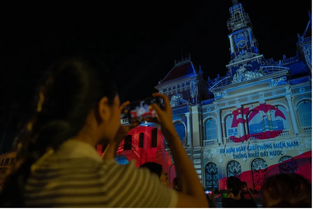 Chương trình trình diễn 3D Mapping tại TPHCM thu hút đông đảo các bạn trẻ