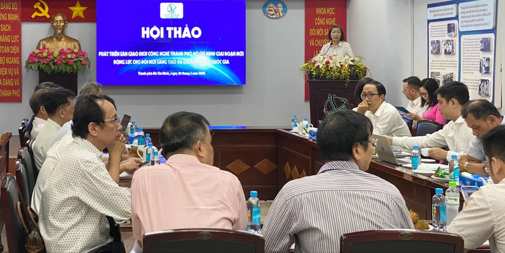 Hội thảo có sự tham gia của các chuyên gia, nhà quản lý, doanh nghiệp Hội thảo có sự tham gia của các chuyên gia, nhà quản lý, doanh nghiệp