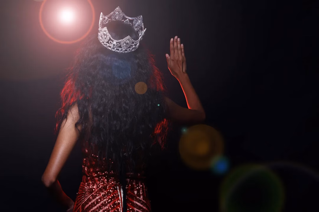 Cuộc thi sắc đẹp ngày càng mất sức hút nhưng biểu tượng vẫn có ảnh hưởng Nia Sanchez is crowned Miss USA in 2014. (Stacy Revere/Getty Images)